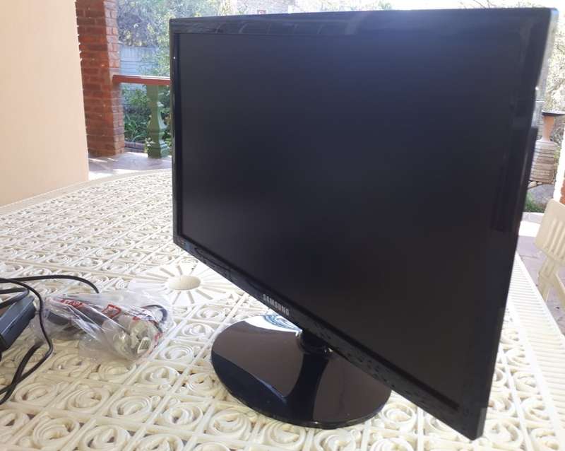 Samsung 20" S20A300B Series 3 LED Monitor 1600 x 900