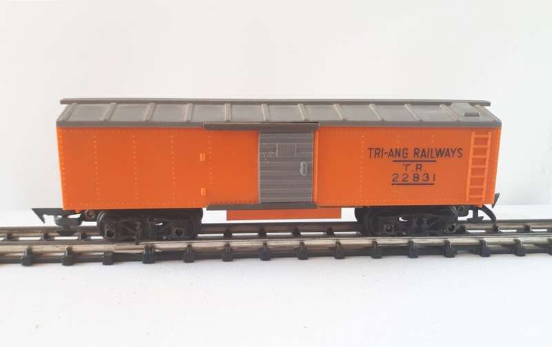 HO Scale Tri-Ang Railways TR22831 Train Car