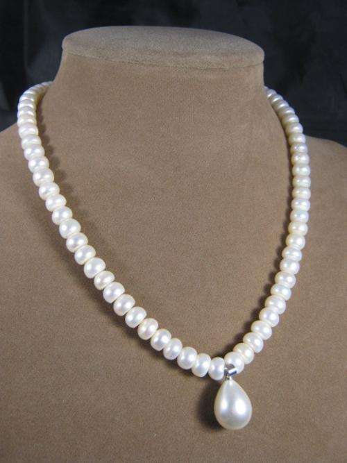 9-10mm white freshwater pearl necklace
