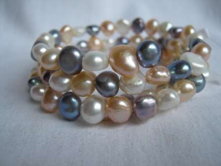 White, pink and black freswater pearl spiral bracelet