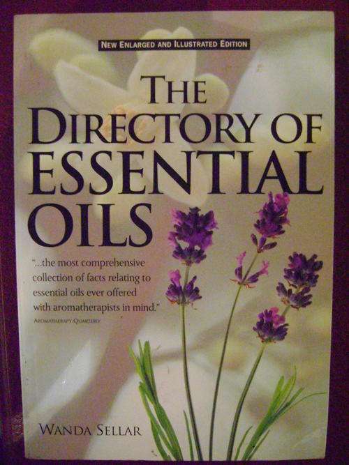 The Directory of Essential Oils - Wanda Sellar