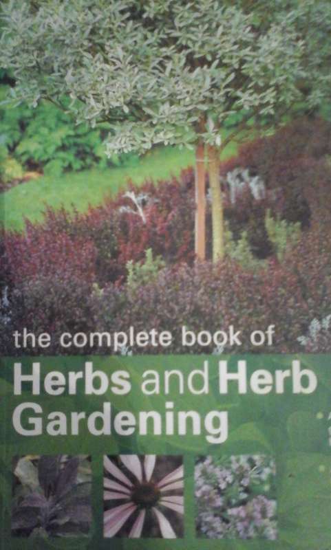 The Complete Book of Herbs and Herb Gardening - Jessica Houdret