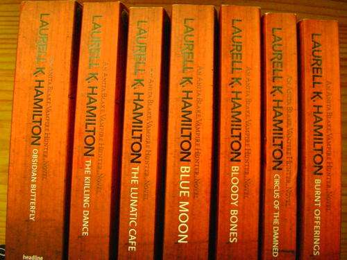 7Anita Blake Vampire Hunter Novels!!! - Laurell K. Hamilton