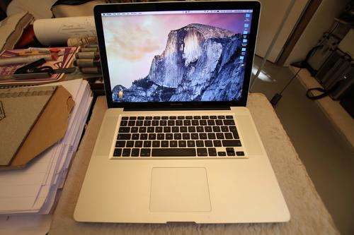 Apple MacBook Pro "Core i7" 2.2 15" - ****NEAR MINT****