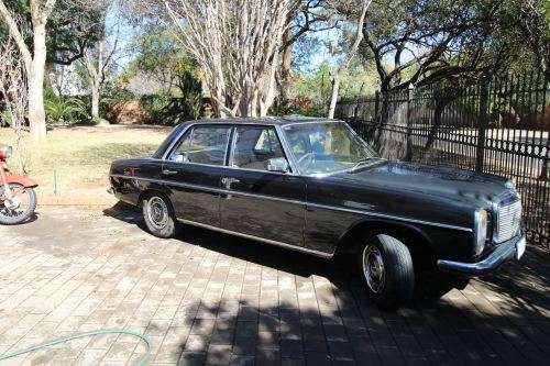 Beautiful Mercedes Benz 230!! All paperwork in order!!