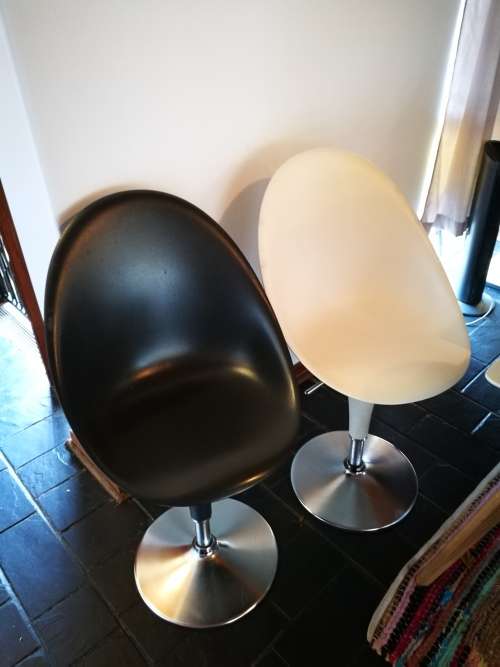 2x Designer Retro Bar Stools - Beautiful Find! Black & White