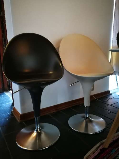 2x Designer Retro Bar Stools - Beautiful Find! Black & White