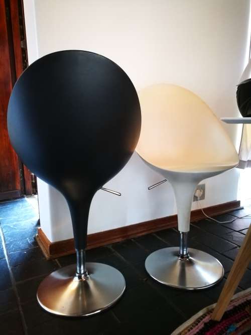 2x Designer Retro Bar Stools - Beautiful Find! Black & White
