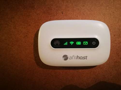 Huawei e5331 Mobile WiFi Hotspot - Mifi - Excellent condition