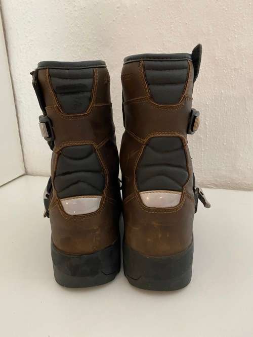 METALIZE EXPLORE TECH DUAL SPORT MOTORCYCLE SHORT BOOTS - BASICALLY NEW - USED ONCE - SIZE: UK 10