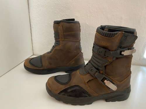 METALIZE EXPLORE TECH DUAL SPORT MOTORCYCLE SHORT BOOTS - BASICALLY NEW - USED ONCE - SIZE: UK 10