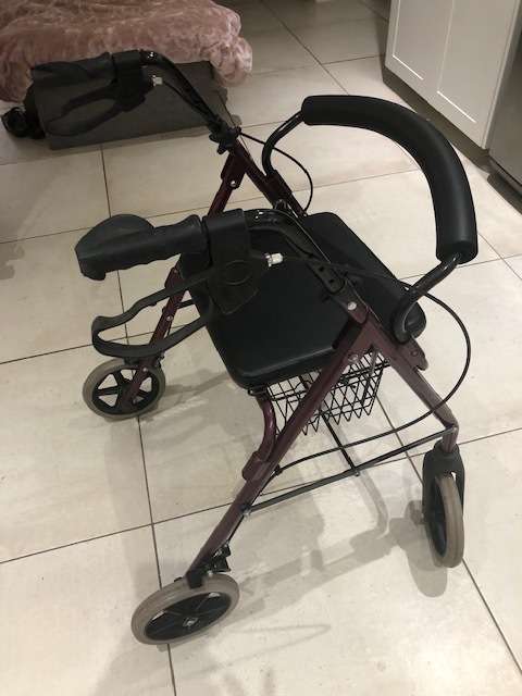 4 Wheel Walker / Rollator for elderly