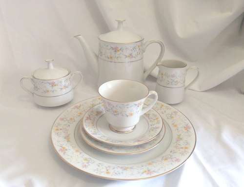 Beautiful NORITAKE Tea set for 12