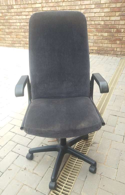 Good looking 1995 High back Office chair new upholstery