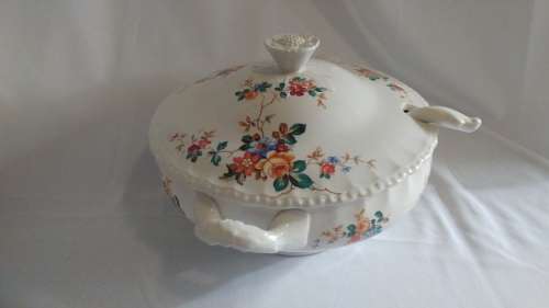 Stunning Grindley Creampetal large Soup tureen with porcelain soup spoon