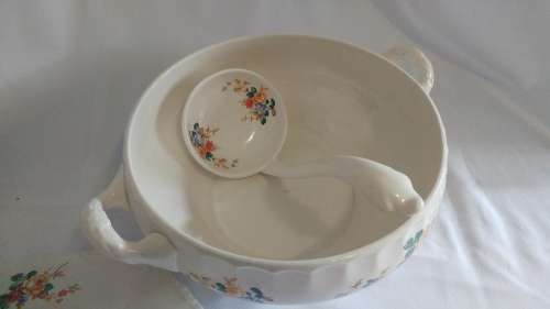Stunning Grindley Creampetal large Soup tureen with porcelain soup spoon