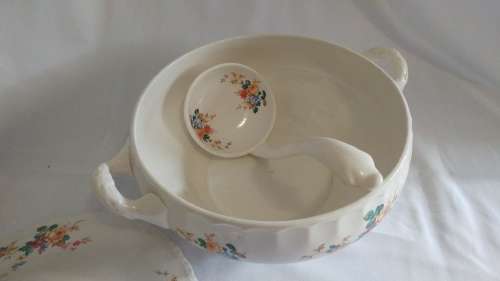 Stunning Grindley Creampetal large Soup tureen with porcelain soup spoon