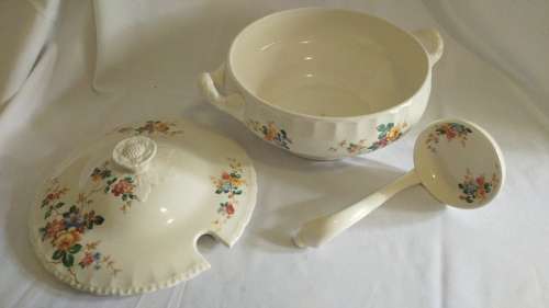 Stunning Grindley Creampetal large Soup tureen with porcelain soup spoon