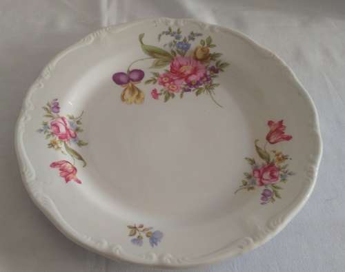 Beautiful floral Huguenot Royale Fine China collection - 6 Dinner plates
