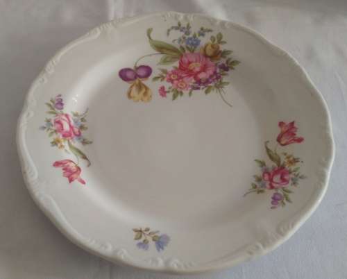 Beautiful floral Huguenot Royale Fine China collection - 6 Dinner plates