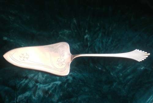 Nice Silverplate teaspoon and cake fork collection with cake lifter