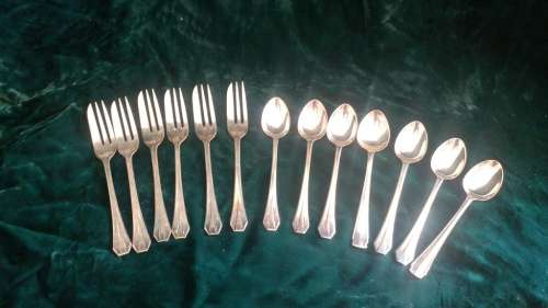 Nice Silverplate teaspoon and cake fork collection with cake lifter