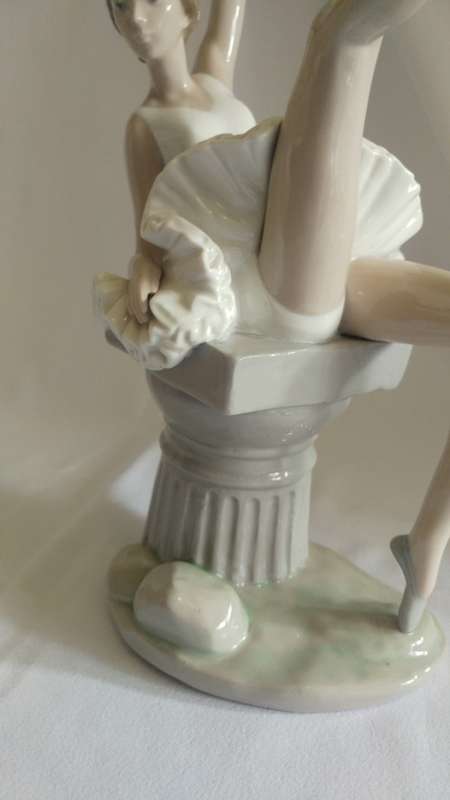Beautiful classic large Lladro Nao sitting Ballerina figurine 1980 retired