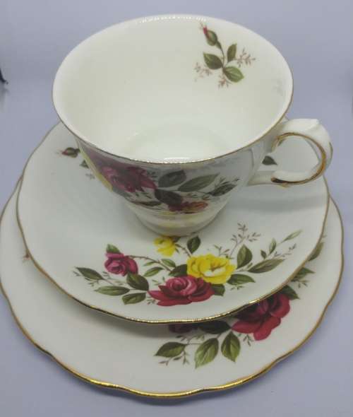 Beautiful Crown Essex Richmond Rose fine bone China Tea Trio