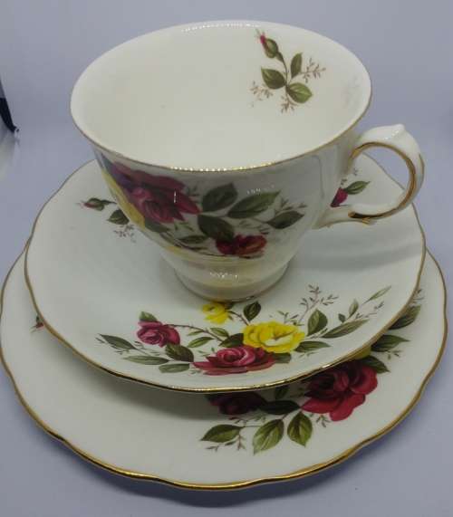 Beautiful Crown Essex Richmond Rose fine bone China Tea Trio