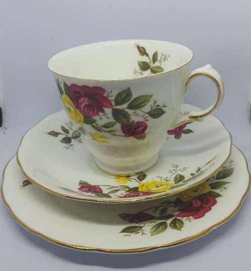 Beautiful Crown Essex Richmond Rose fine bone China Tea Trio