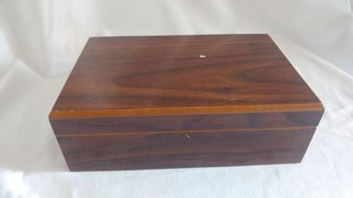 Humidor Cigar box Wooden veneer and Cigar holder