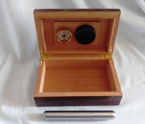 Humidor Cigar box Wooden veneer and Cigar holder