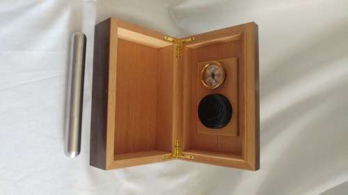 Humidor Cigar box Wooden veneer and Cigar holder