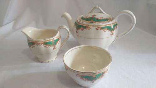 Lovely Grindley Cream petal Tea for One set Classic emerald design