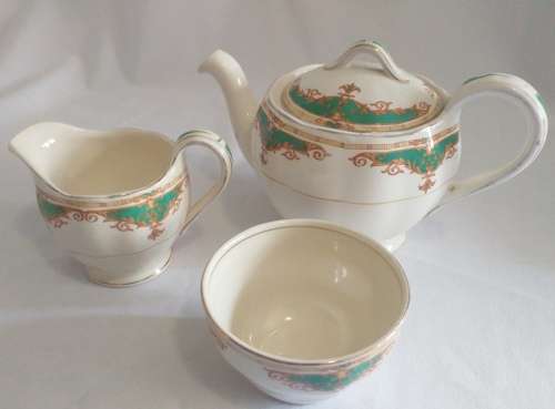 Lovely Grindley Cream petal Tea for One set Classic emerald design