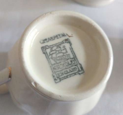 Lovely Grindley Cream petal Tea for One set Classic emerald design