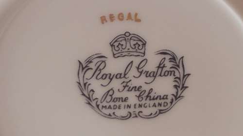 Elegant Royal Grafton Regal wine red and gold design fine bone China Sugar basin