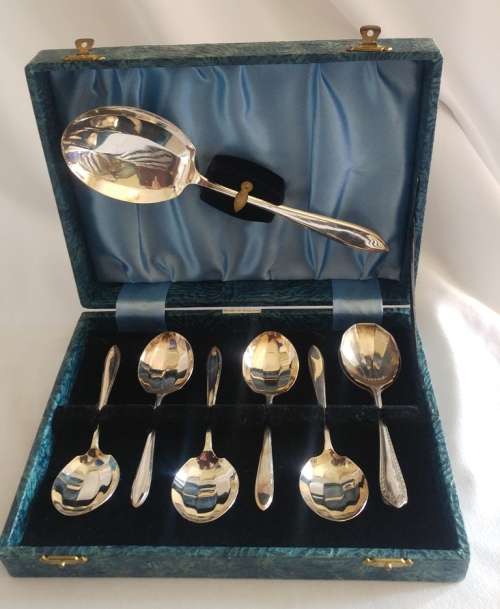 Boxed silverplate Stunning dessert set