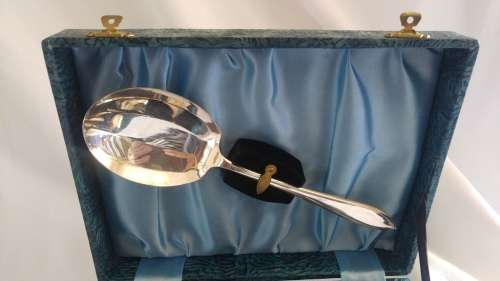 Boxed silverplate Stunning dessert set