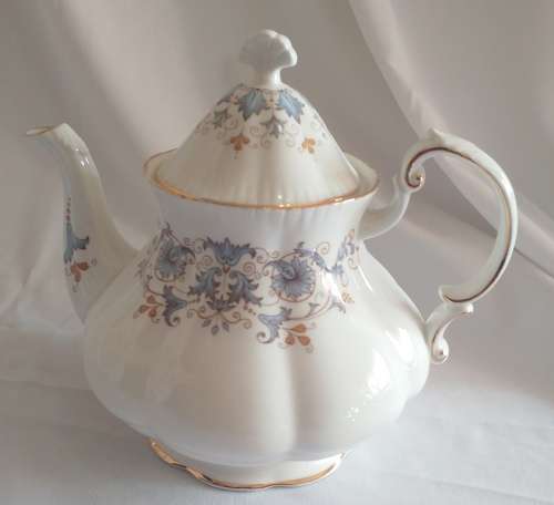 Elegant Paragon Tuscany Blue, White and gold design fine bone China Tea Pot large 1952-1956