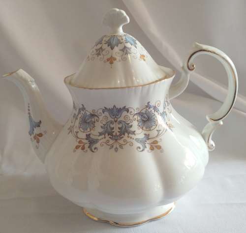 Elegant Paragon Tuscany Blue, White and gold design fine bone China Tea Pot large 1952-1956