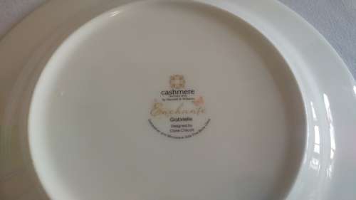 Maxwell and Williams pink Cashmere Enchante Gabriele cake plate