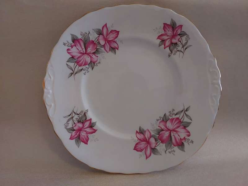 Beautiful Royal Vale pink flower fine bone China large cake plate