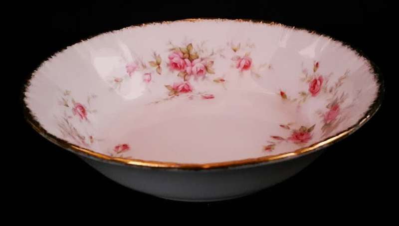 Paragon Victoriana Rose collection soup coupe 6 reserved for Annelize Zeelie