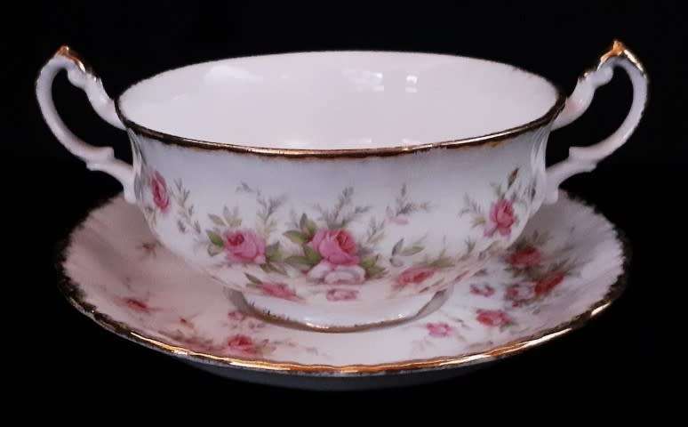 Paragon Victoriana Rose collection soup coupe 6 reserved for Annelize Zeelie