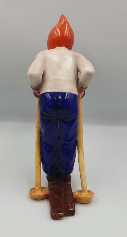 Art Deco Austrian (Wiener Kunst-Keramik und Porzellanmanufaktur) Woman Skier Figurine circa 1930