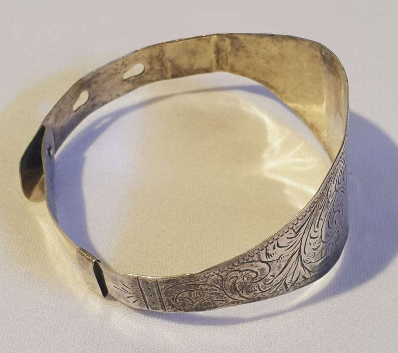 A Ladies Vintage English Sterling Silver Adjustable Bangle