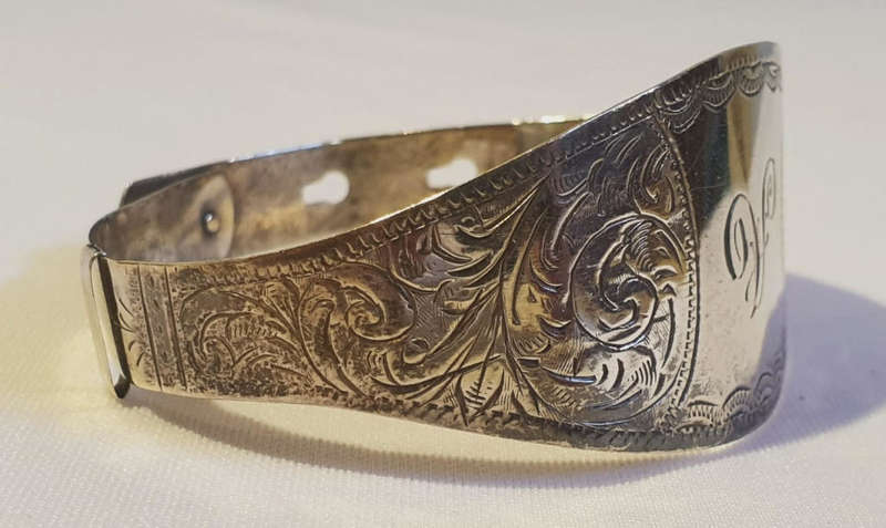 A Ladies Vintage English Sterling Silver Adjustable Bangle