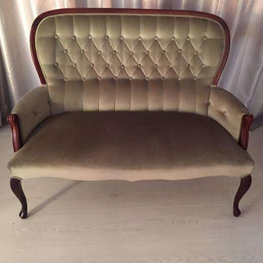 Magnificent Sofa - Queen Anne Style