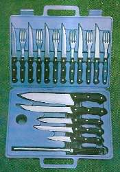 18 PIECE CUTLERY SET